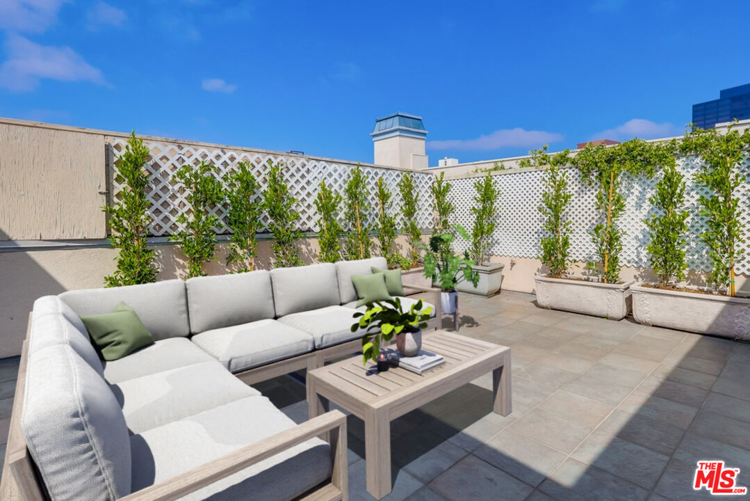 1379 Midvale Ave Unit: 307