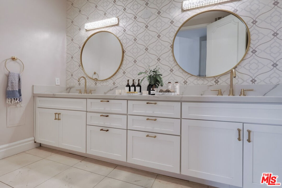 1379 Midvale Ave Unit: 307