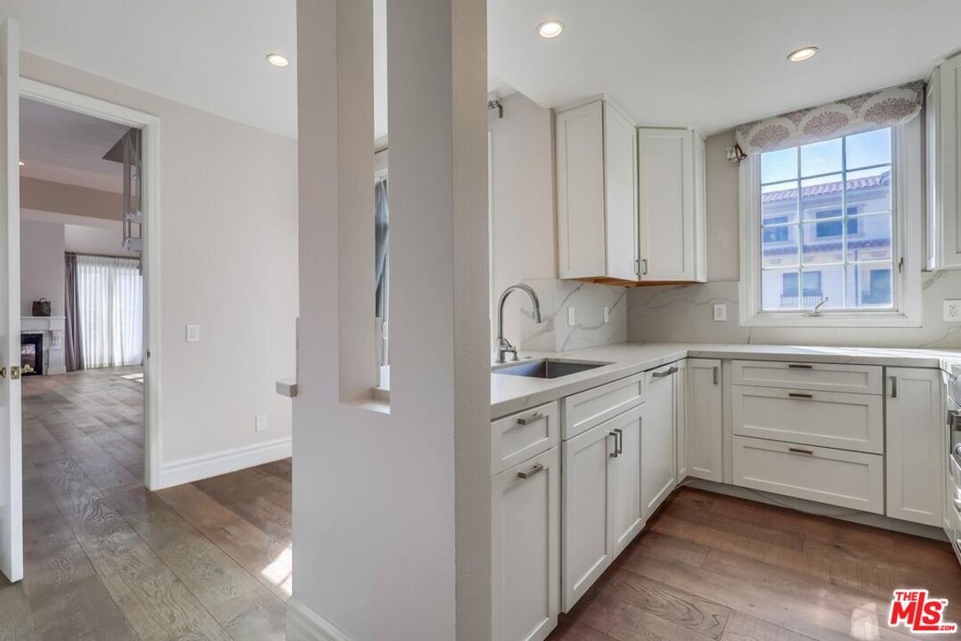 1379 Midvale Ave Unit: 307