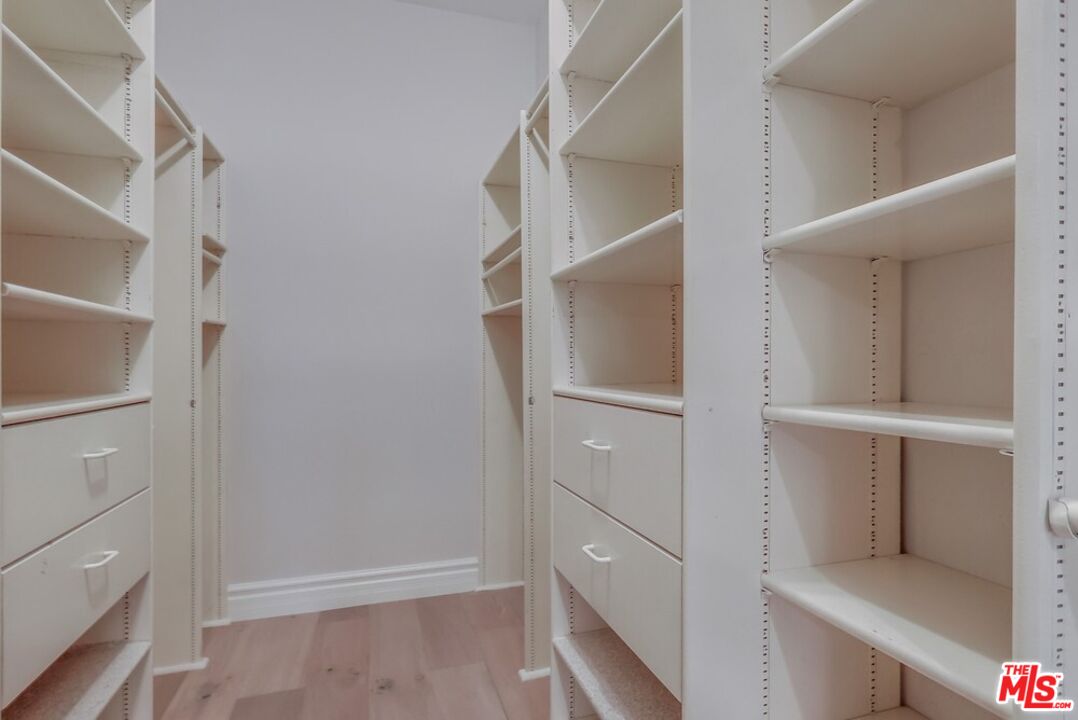 1379 Midvale Ave Unit: 307