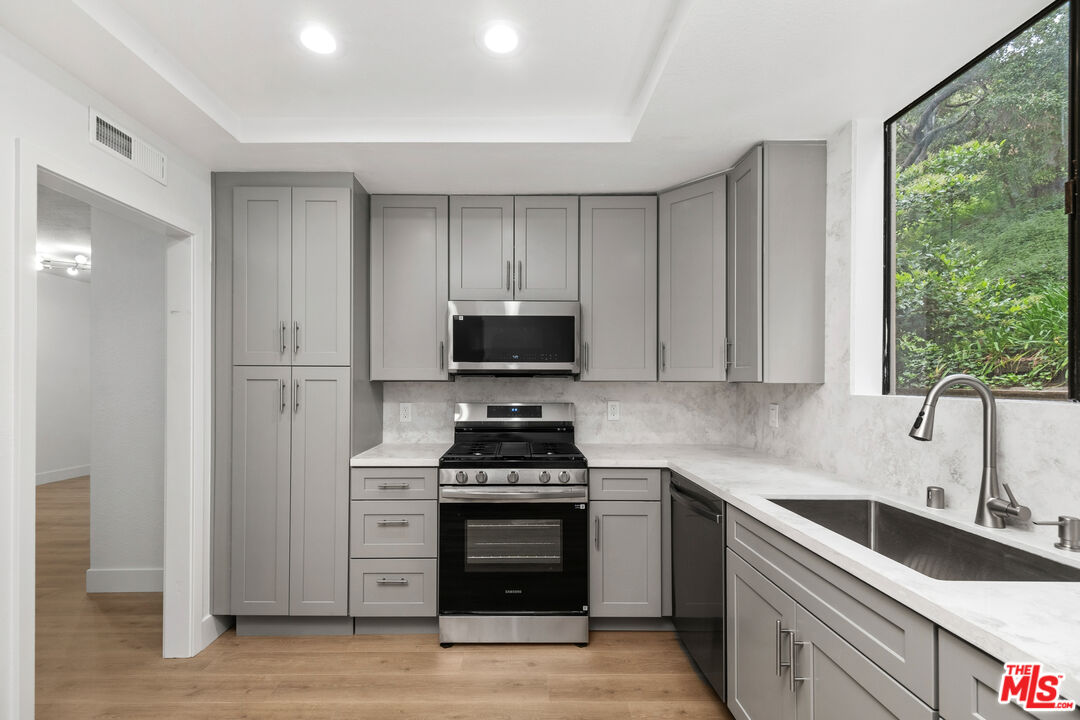 3480 Barham Blvd Unit: 105