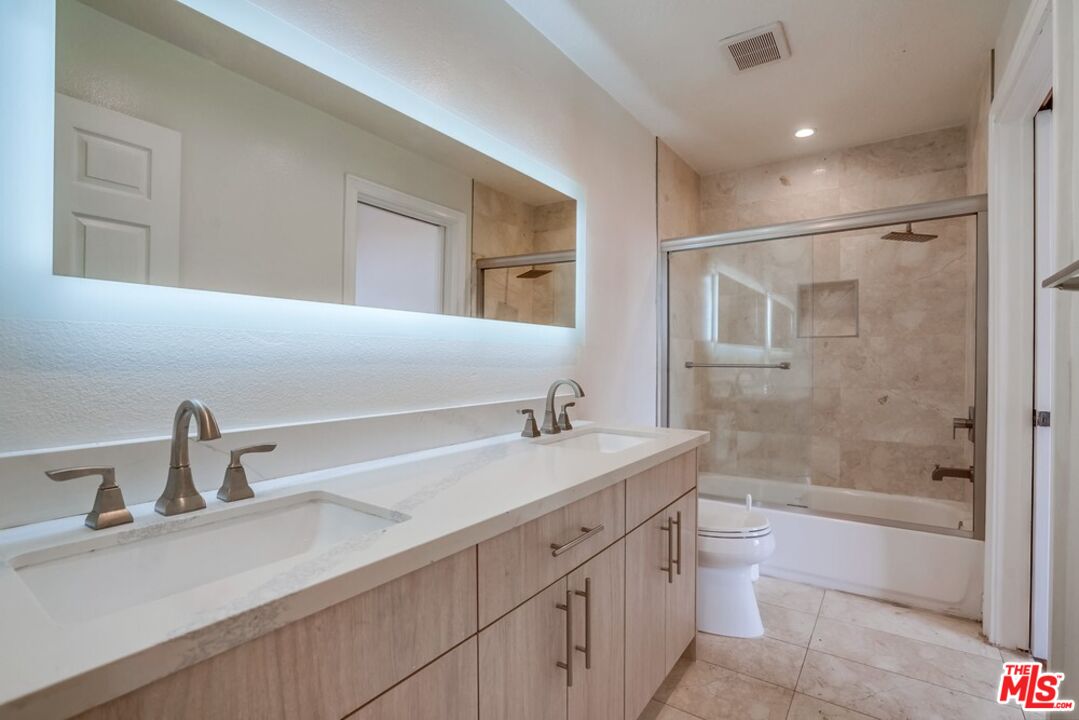 1034 S Shenandoah St Unit: 1