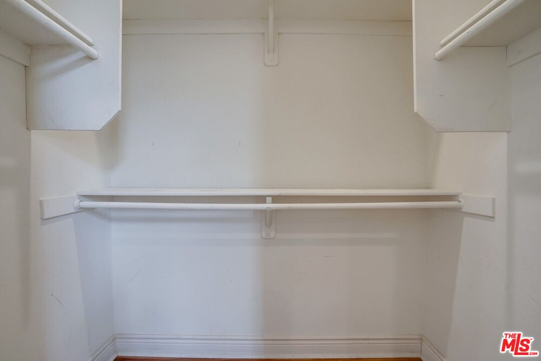 1034 S Shenandoah St Unit: 1