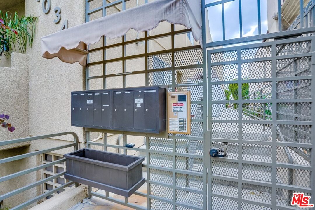 1034 S Shenandoah St Unit: 1