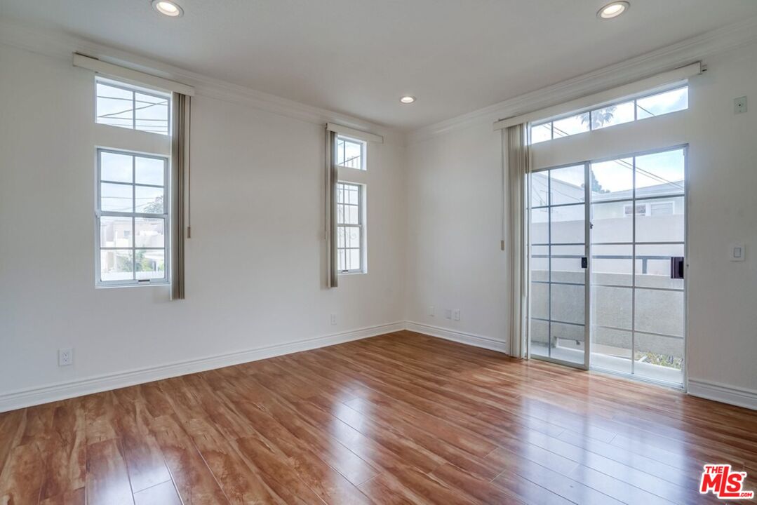 1034 S Shenandoah St Unit: 1