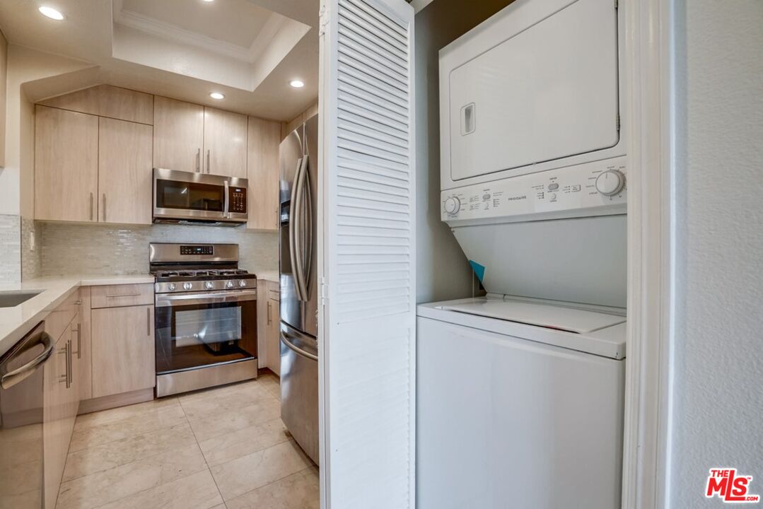 1034 S Shenandoah St Unit: 1