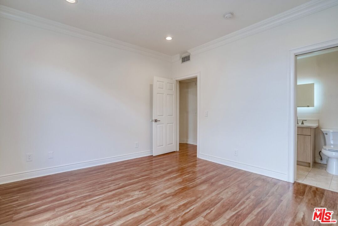 1034 S Shenandoah St Unit: 1