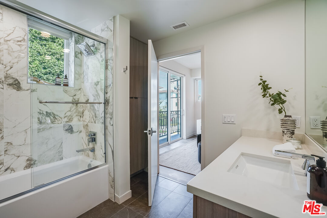 1101 S Bedford St Unit: 401