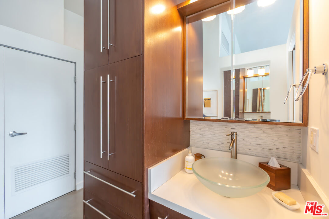 615 Hampton Dr Unit: A304