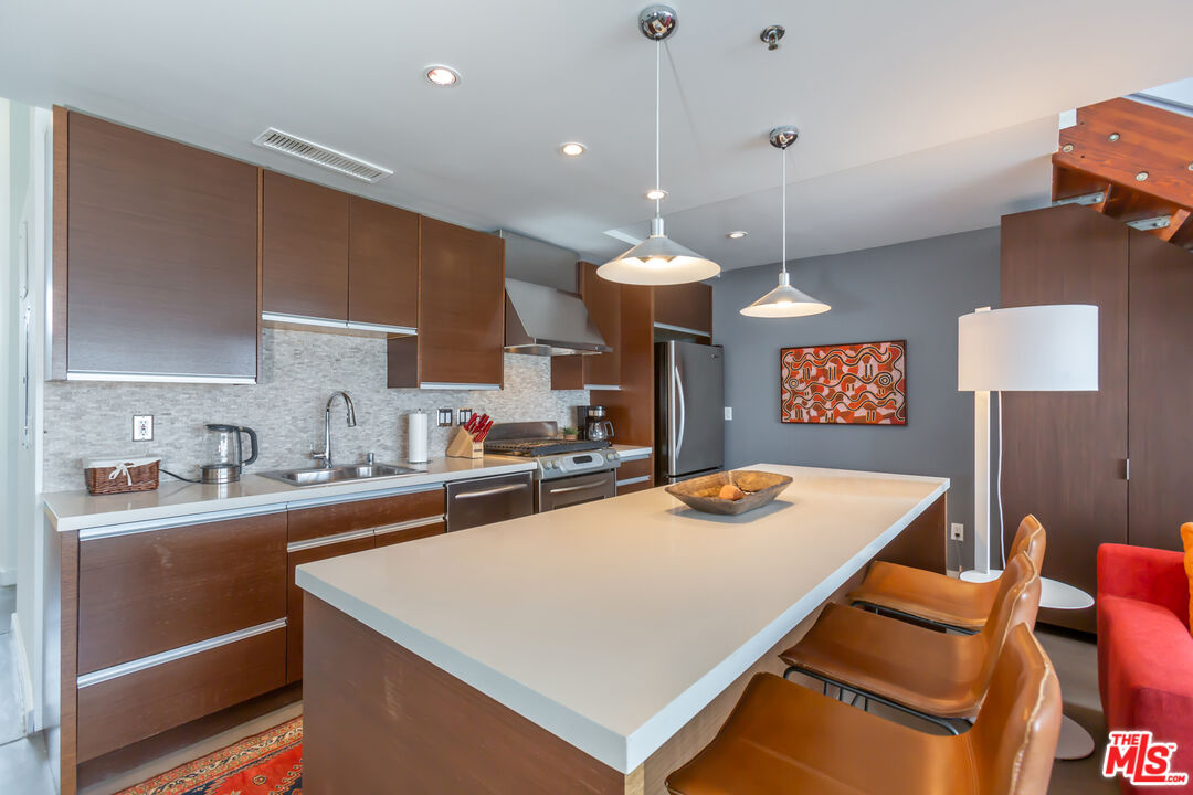 615 Hampton Dr Unit: A304