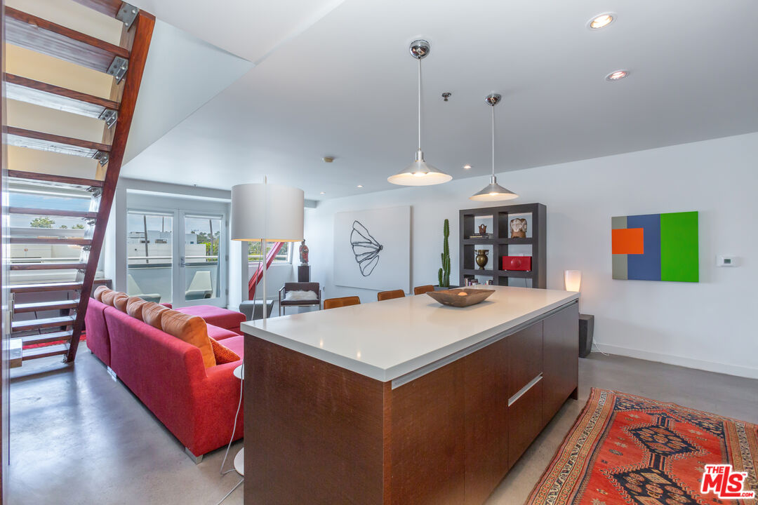 615 Hampton Dr Unit: A304