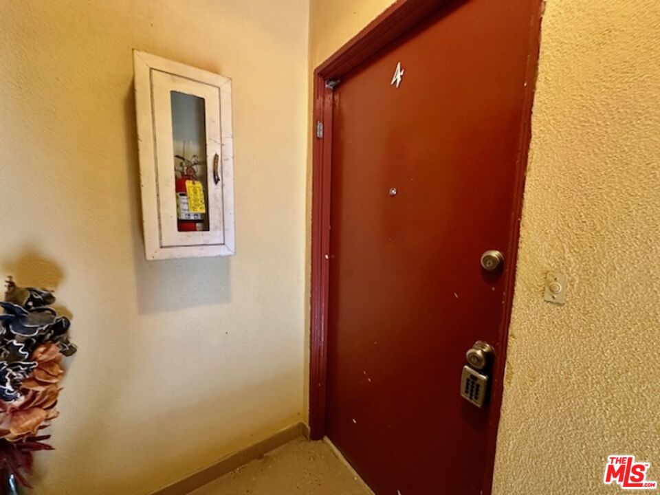 1114 S Sherbourne Dr Unit: 4