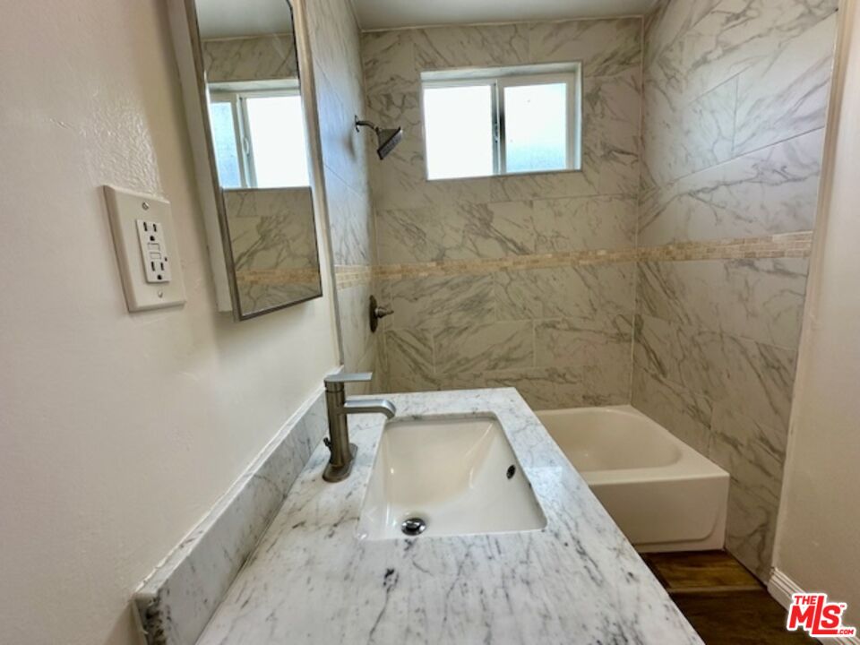 1114 S Sherbourne Dr Unit: 4