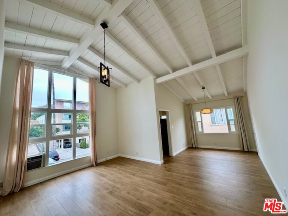 1114 S Sherbourne Dr Unit: 4