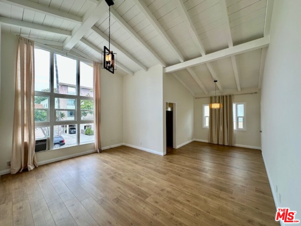 1114 S Sherbourne Dr Unit: 4