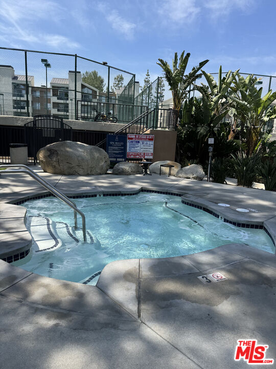 5550 Owensmouth Ave Unit: 318