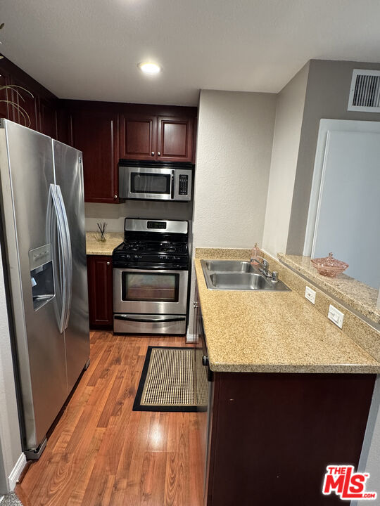 5550 Owensmouth Ave Unit: 318