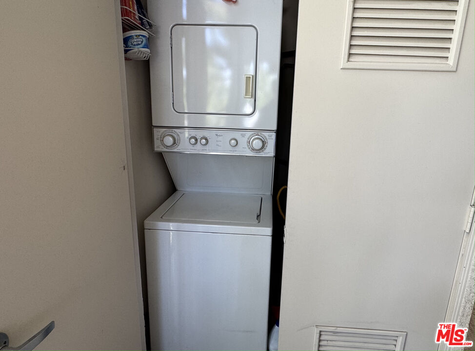 5550 Owensmouth Ave Unit: 318