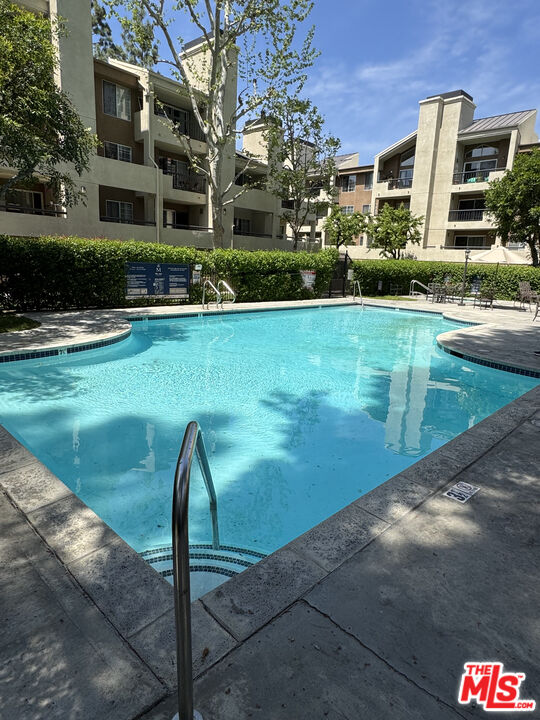 5550 Owensmouth Ave Unit: 318