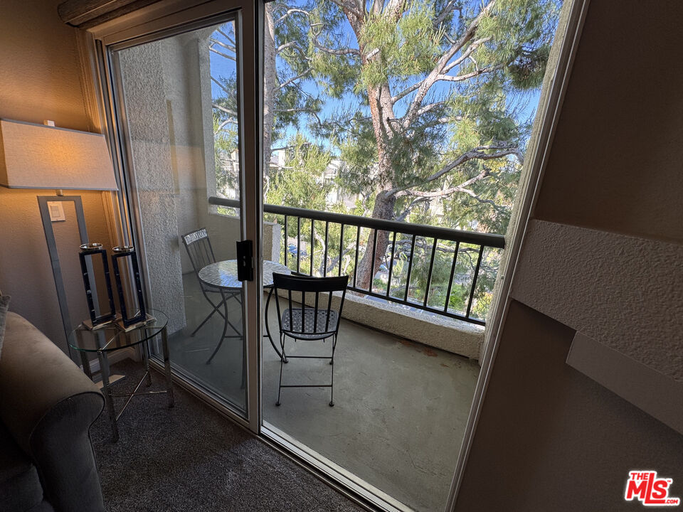 5550 Owensmouth Ave Unit: 318