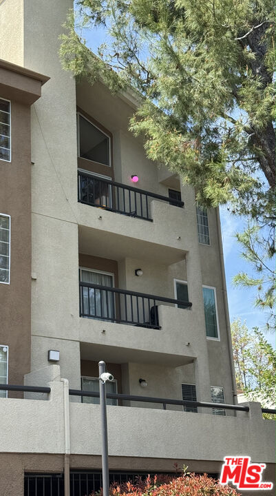 5550 Owensmouth Ave Unit: 318