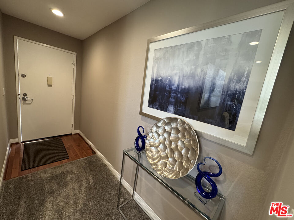 5550 Owensmouth Ave Unit: 318