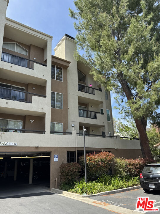 5550 Owensmouth Ave Unit: 318