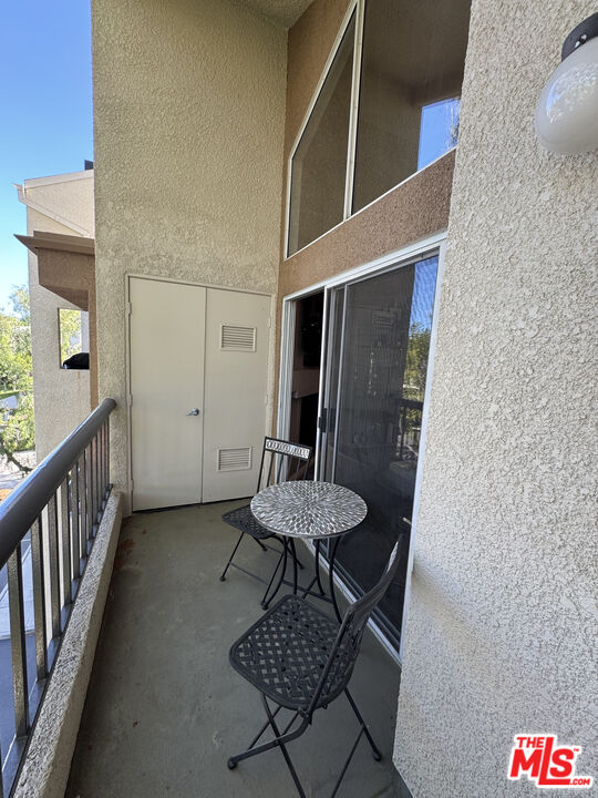 5550 Owensmouth Ave Unit: 318