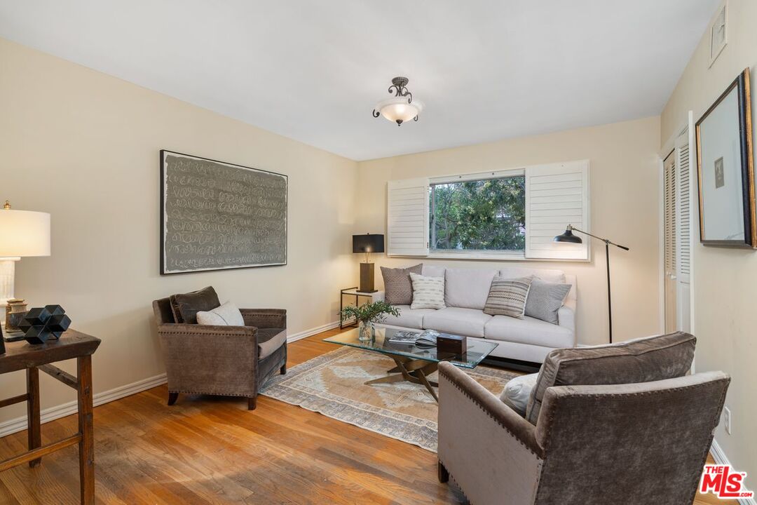 2422 Carman Crest Dr