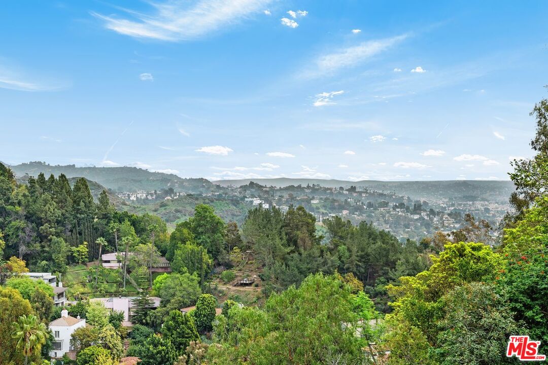 2422 Carman Crest Dr