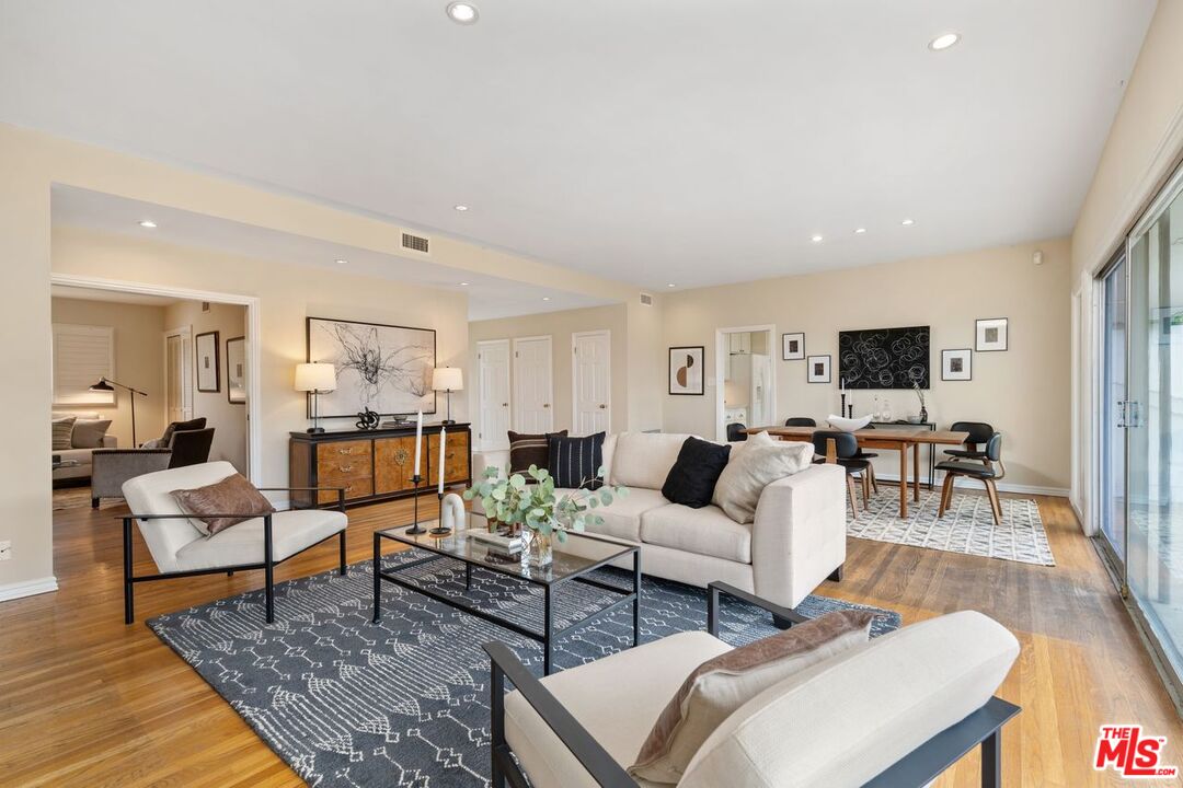 2422 Carman Crest Dr