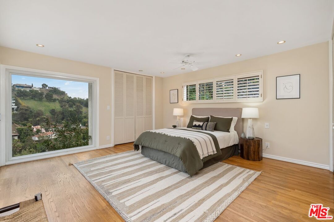 2422 Carman Crest Dr