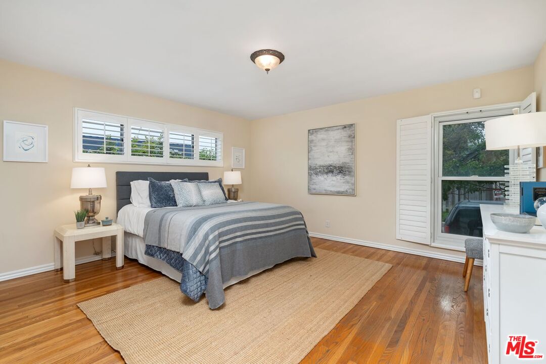 2422 Carman Crest Dr