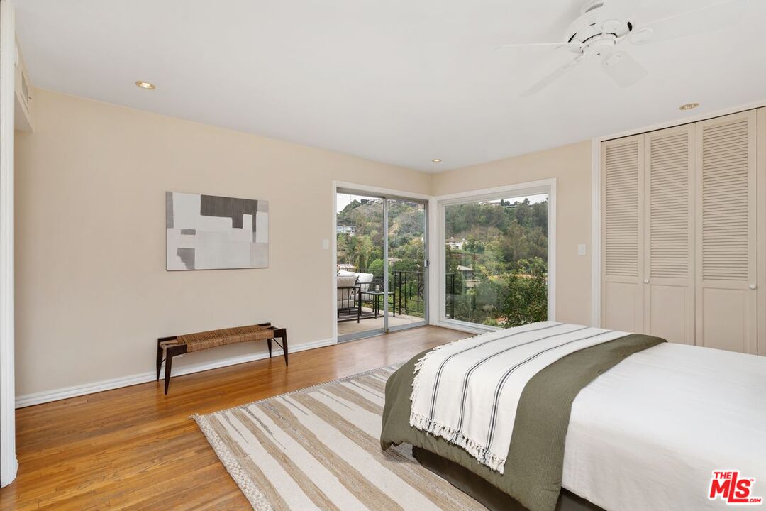 2422 Carman Crest Dr