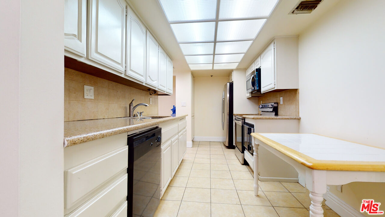 10660 WILSHIRE BLVD Unit: 608