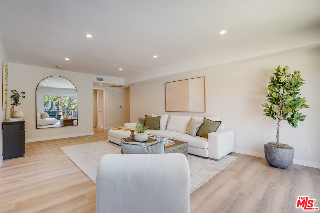 1470 Rexford Dr Unit: 207