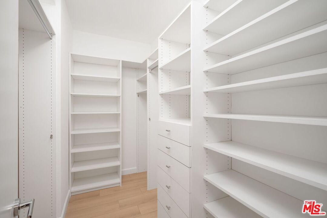 656 N West Knoll Dr Unit: 203