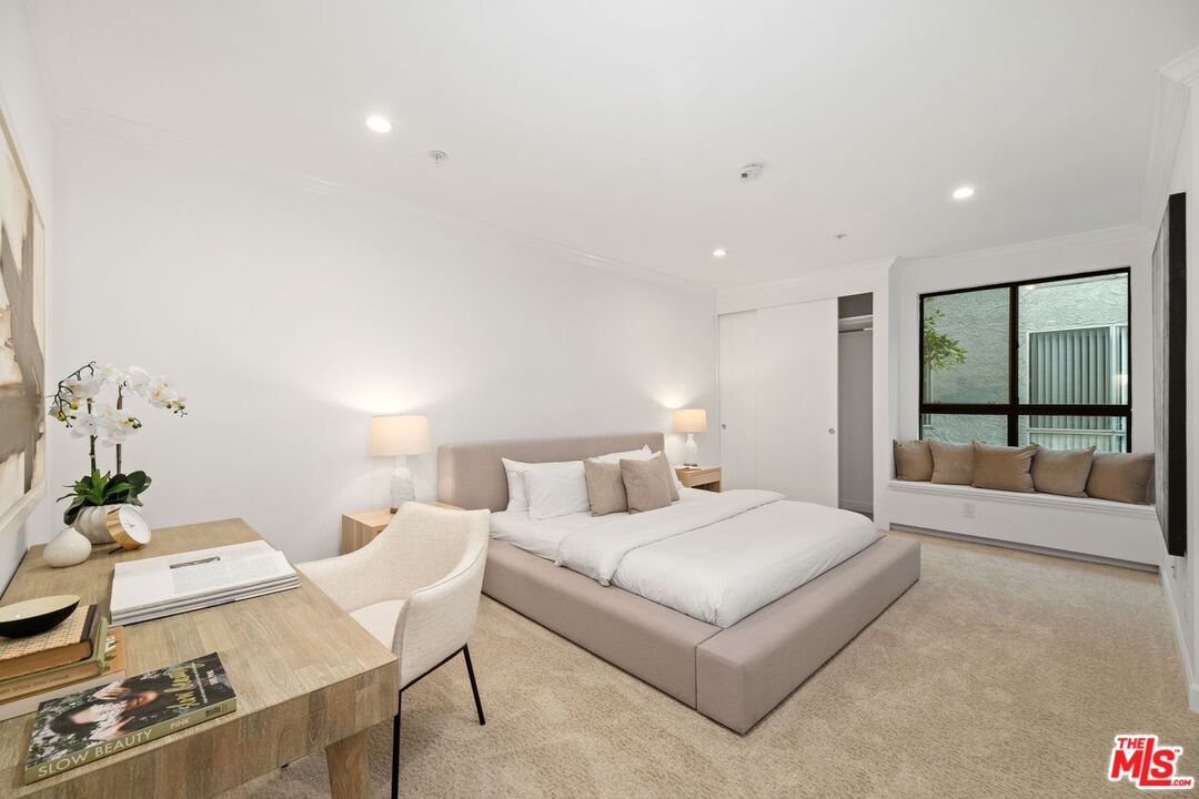 656 N West Knoll Dr Unit: 203