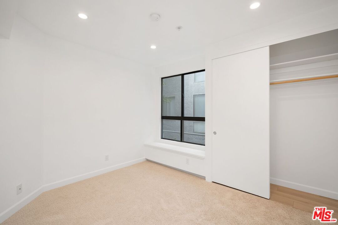 656 N West Knoll Dr Unit: 203