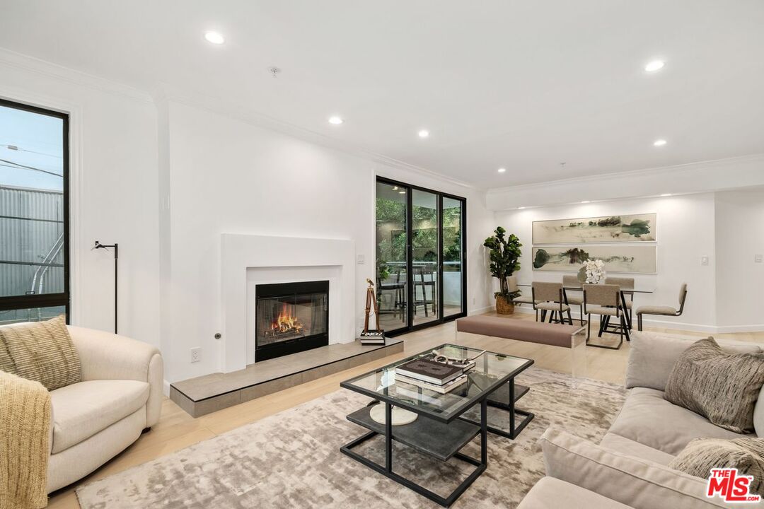 656 N West Knoll Dr Unit: 203