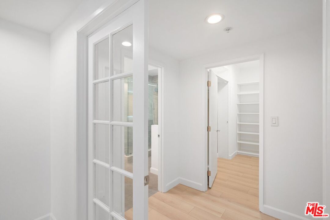 656 N West Knoll Dr Unit: 203