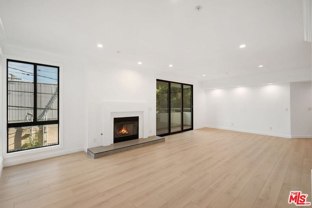 656 N West Knoll Dr Unit: 203