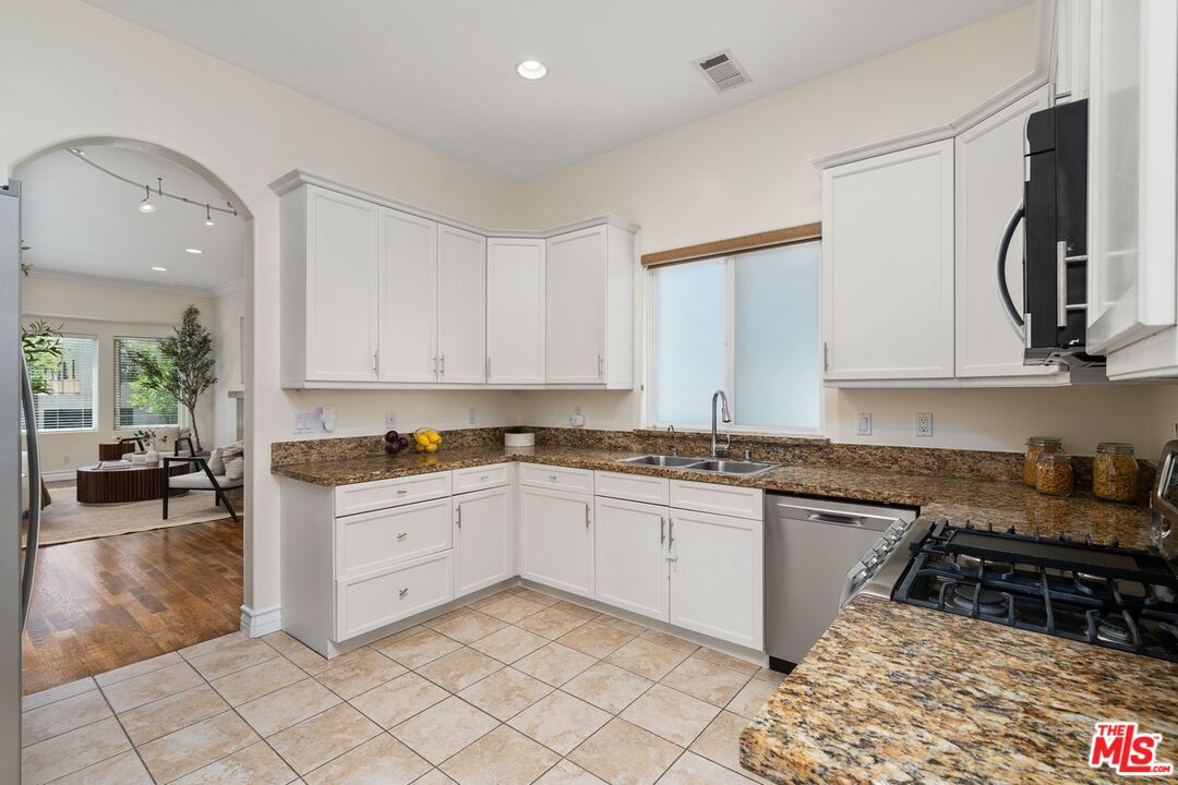4125 W Hood Ave Unit: 102