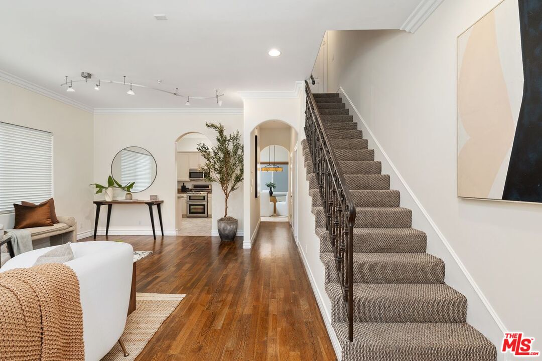 4125 W Hood Ave Unit: 102