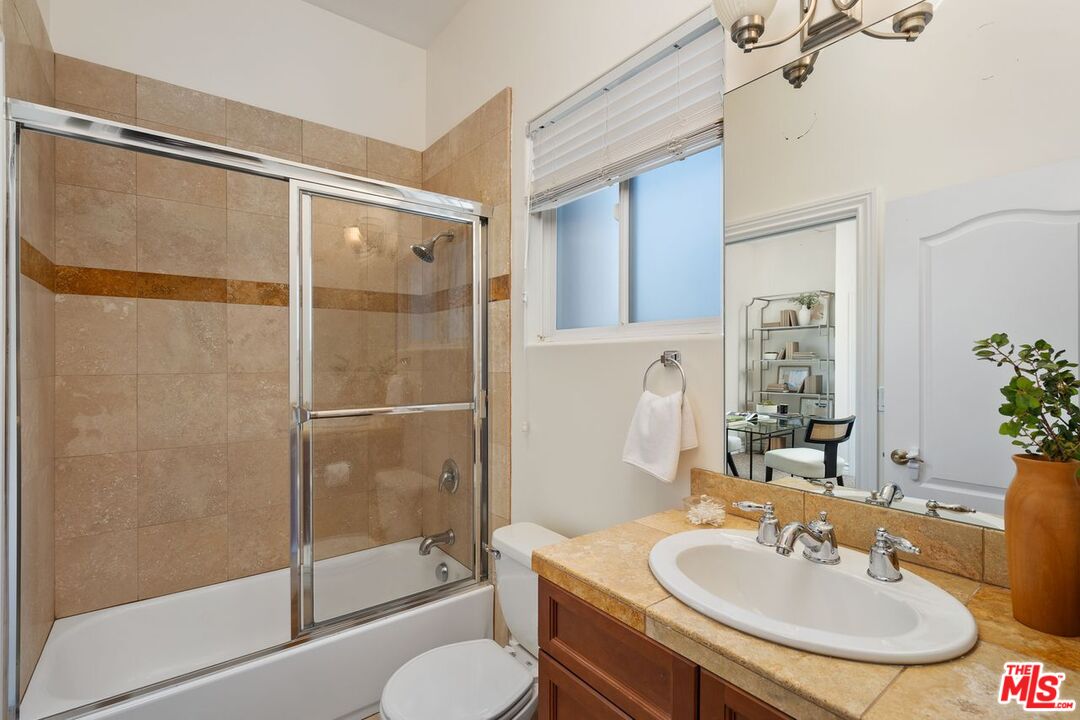 4125 W Hood Ave Unit: 102