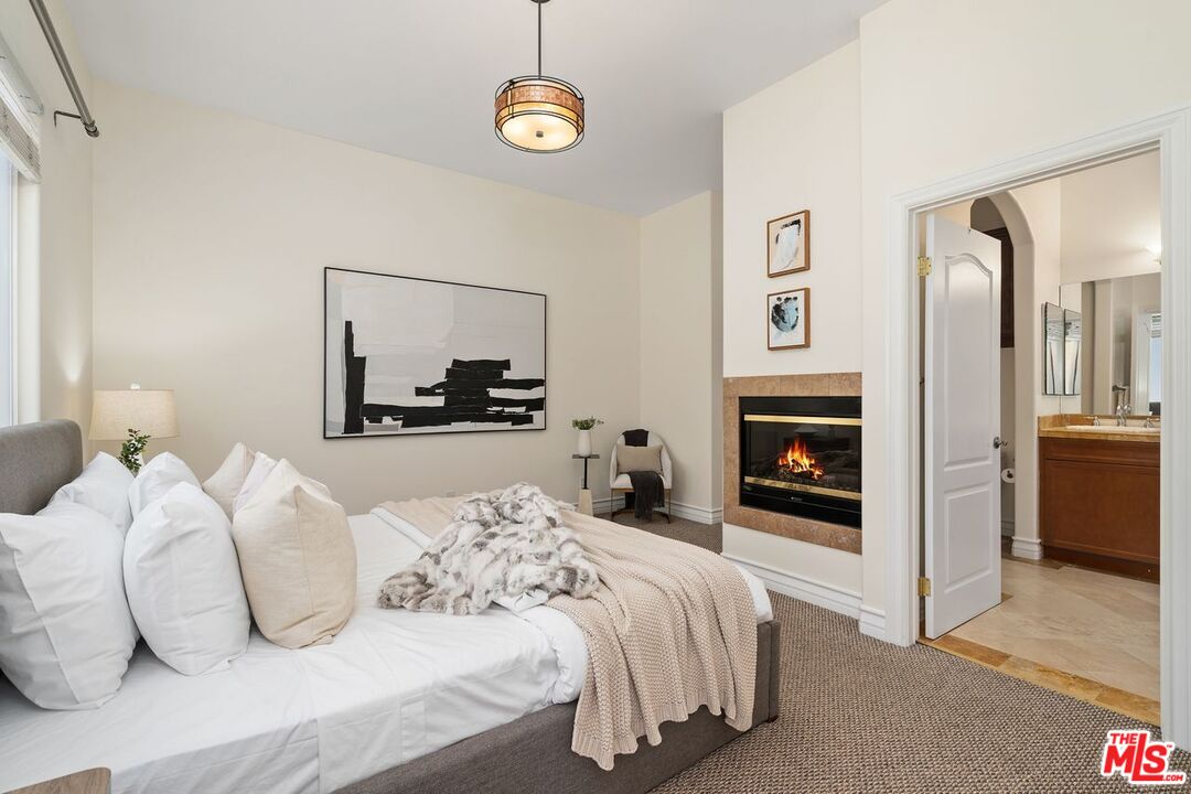 4125 W Hood Ave Unit: 102