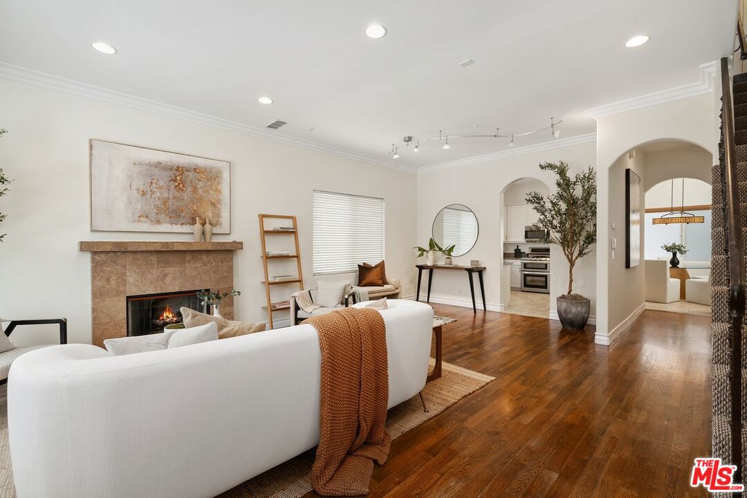 4125 W Hood Ave Unit: 102