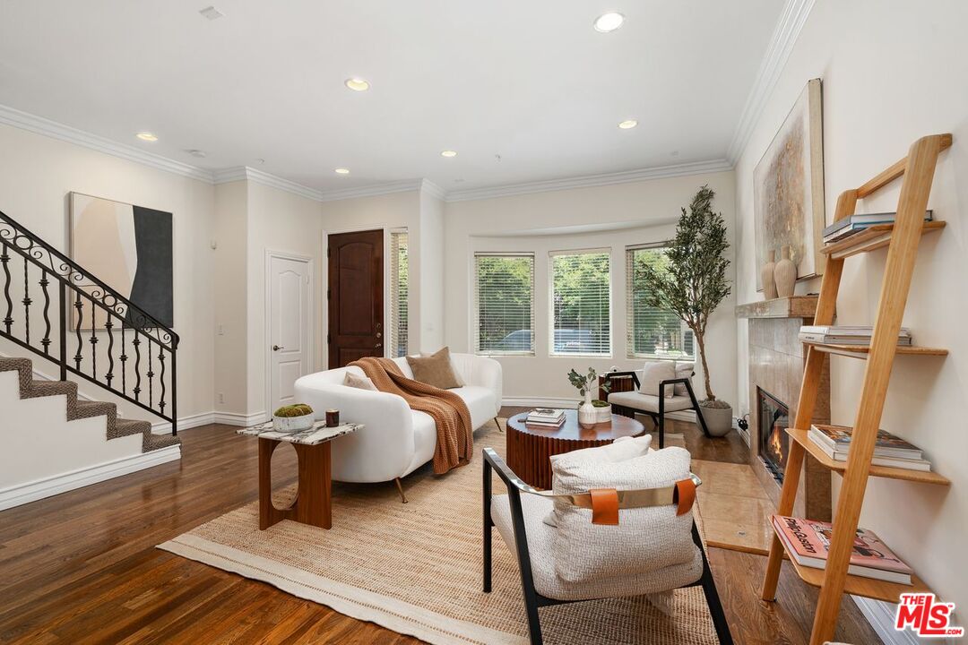 4125 W Hood Ave Unit: 102