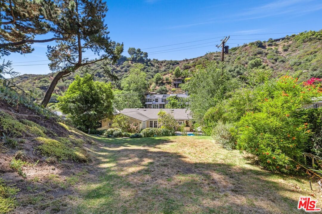 1834 Roscomare Rd