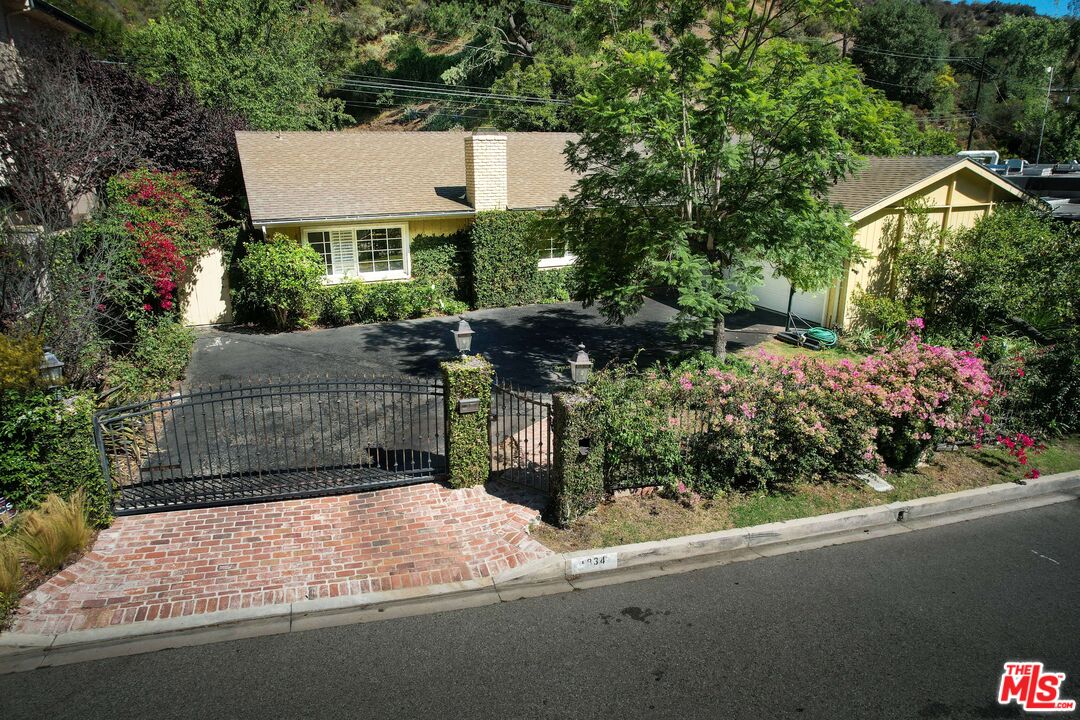 1834 Roscomare Rd